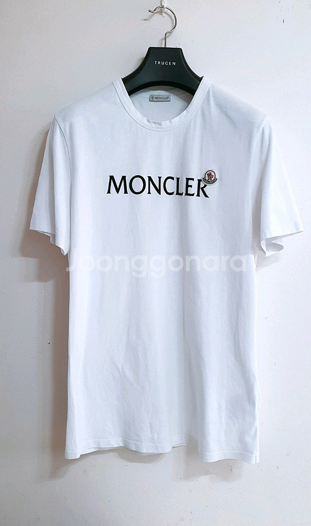 몽클레어 정품 엠보싱로고 반팔티셔츠 화이트 판매해요--0