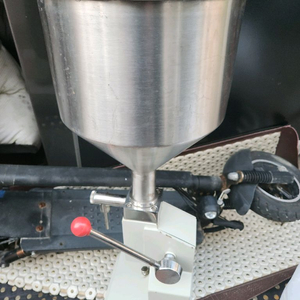 액체 충전기 주입기