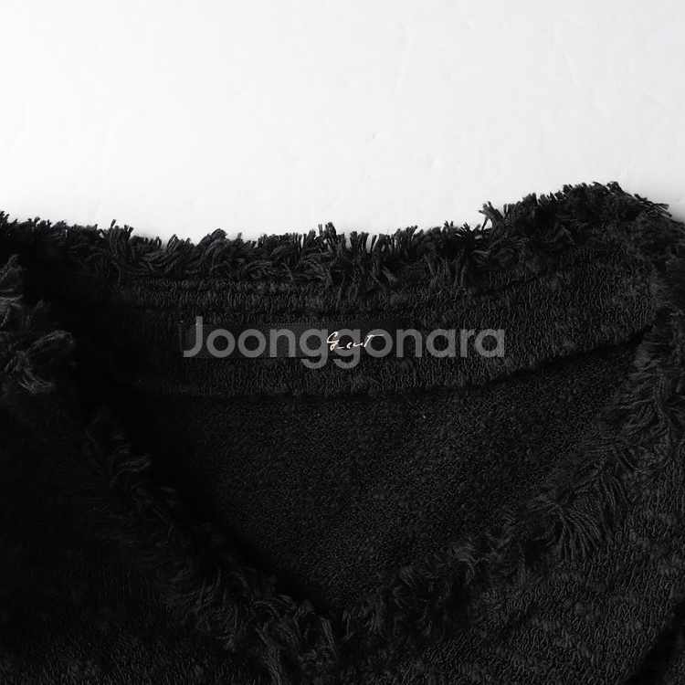 [M]지컷 블랙 태슬 브이넥 오버핏 반팔 블라우스--4