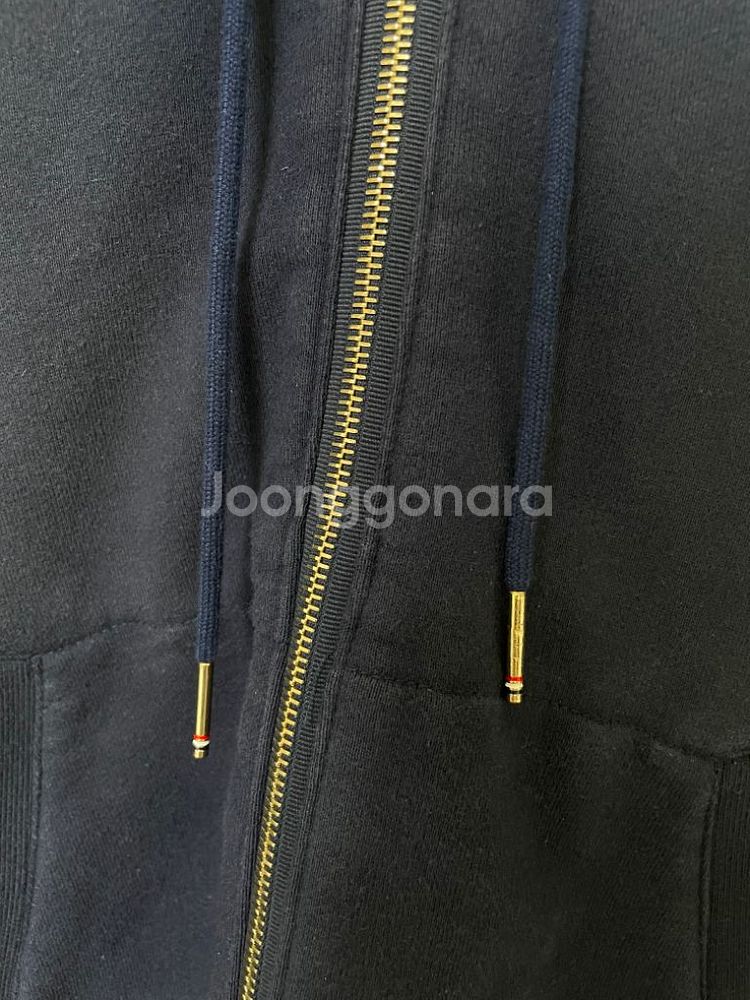 [4] 톰브라운 사선완장 금장 후드집업 네이비--5