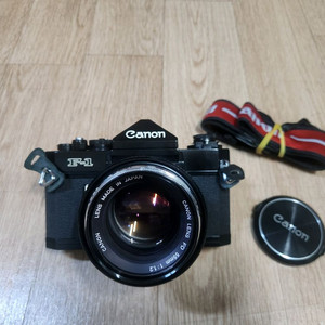 캐논 F-1바디및 55mm F1.2 렌즈 구성입니다