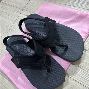 나이키 스우시 키즈쪼리샌들