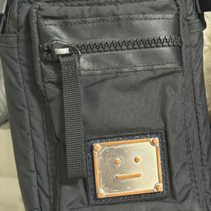 아크네 스튜디오 이모지 미니백