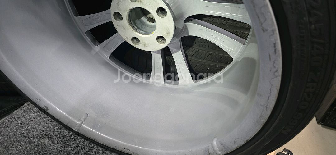 정품 브라부스 20인치 휠 타이어 판매합니다--3