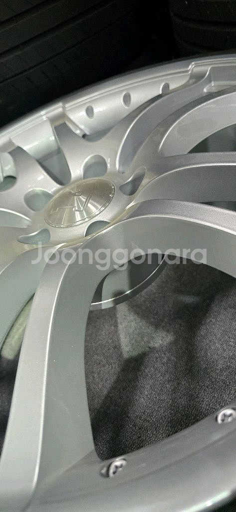 정품 브라부스 20인치 휠 타이어 판매합니다--1