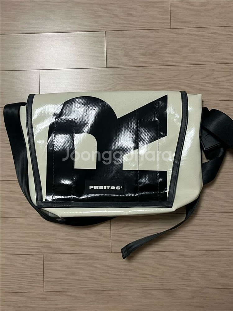 프라이탁 덱스터 화이트 새상품--0