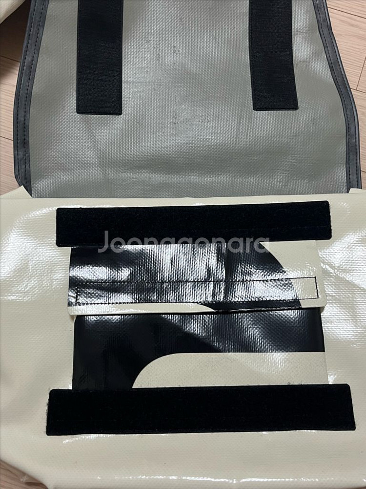 프라이탁 덱스터 화이트 새상품--1