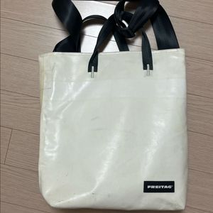 프라이탁 리랜드 화이트