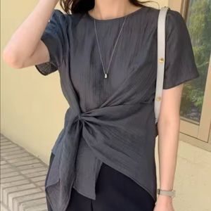 레이어드 꼬임 블라우스 링클 주름 차콜 반팔 셔츠