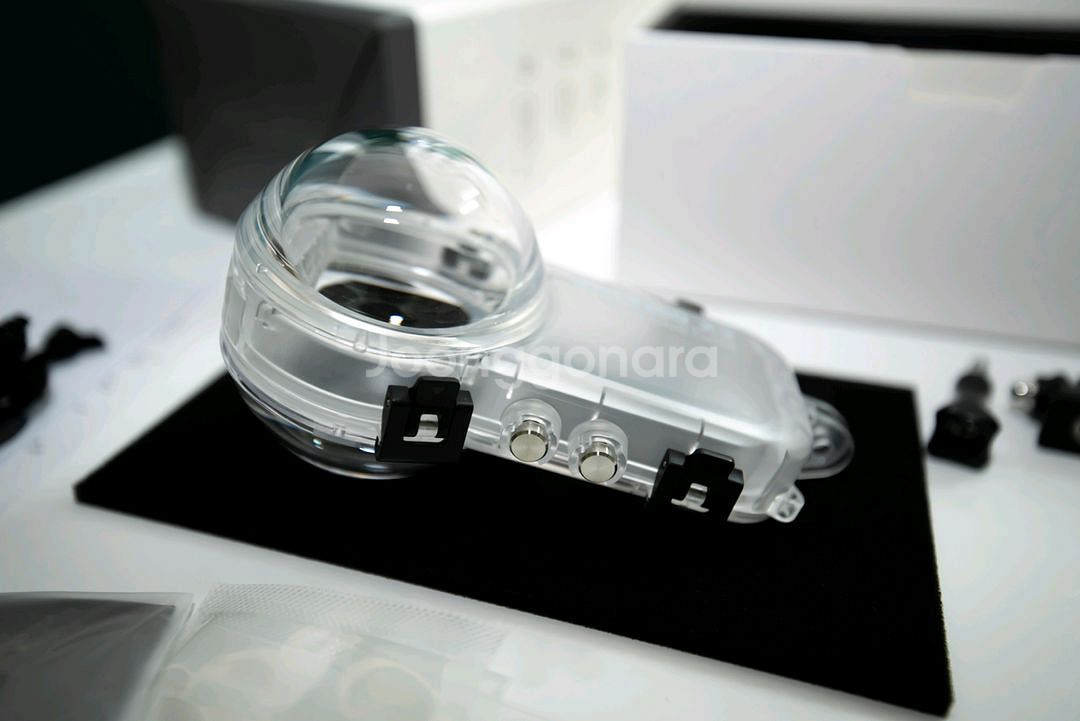 insta360 x3 액션캠 방수하우징 판매합니다.--0