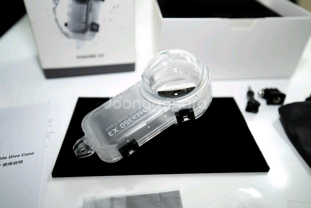 insta360 x3 액션캠 방수하우징 판매합니다.--5