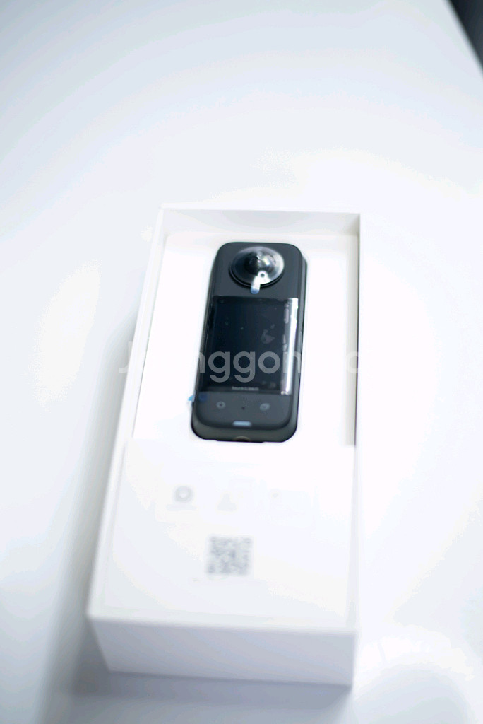 단순개봉 인스타360 x3,파워셀피스틱,미개봉 여분배터--5
