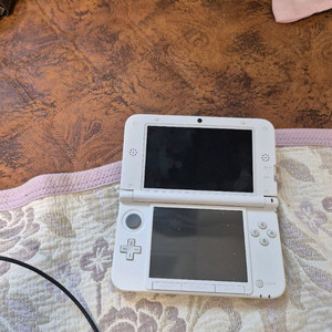 닌텐도 3ds xI 피카츄에디션