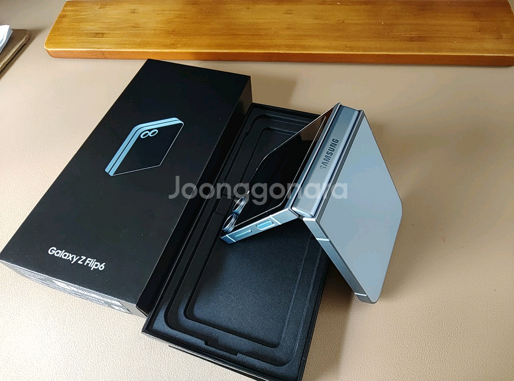갤럭시 Z 플립6 블루 256GB 자급제 S급 풀박스--2
