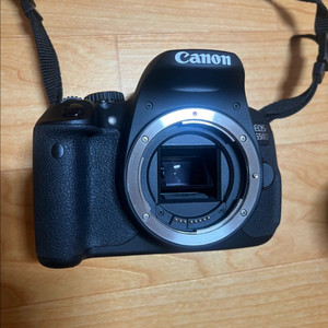 Canon EOS 650D 카메라 풀세트 판매합니다.