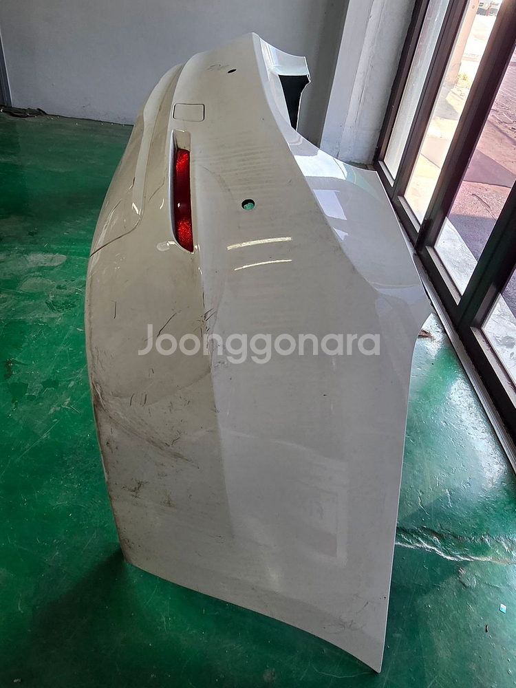 BMW F30 뒤범퍼 중고 판매합니다--1
