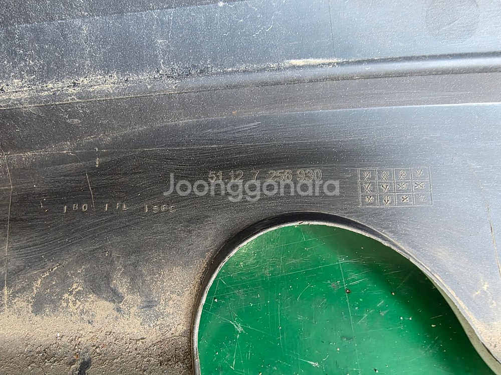 BMW F30 뒤범퍼 중고 판매합니다--5