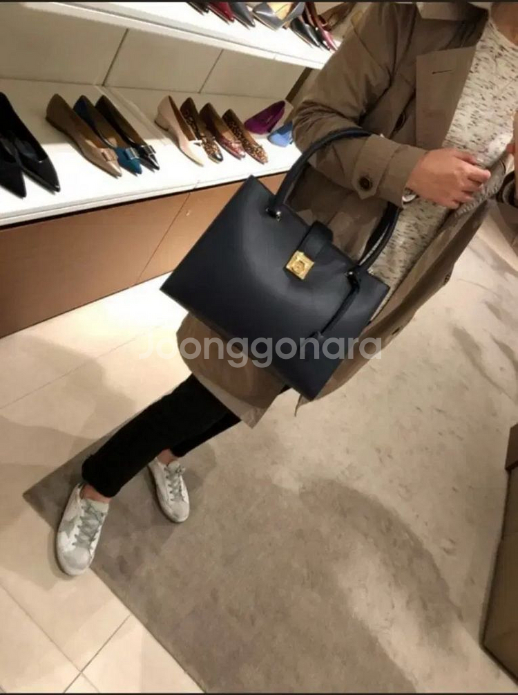 페라가모 마를린 토트백21D552(미디움.상태깨끗좋음--2