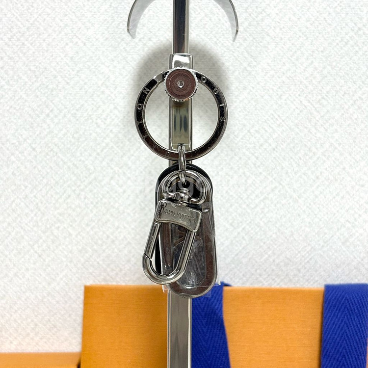 루이비통 LV 패디드 서클 백 키링--1
