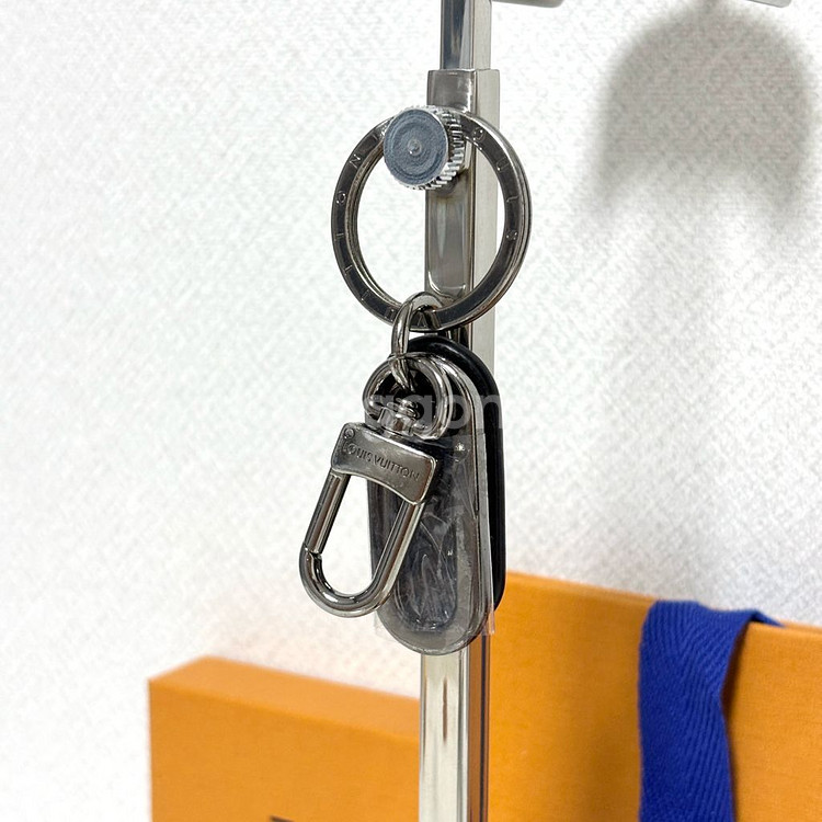 루이비통 LV 패디드 서클 백 키링--2