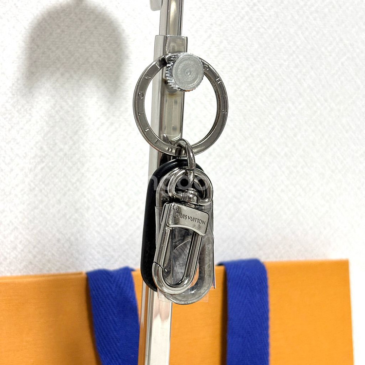 루이비통 LV 패디드 서클 백 키링--3