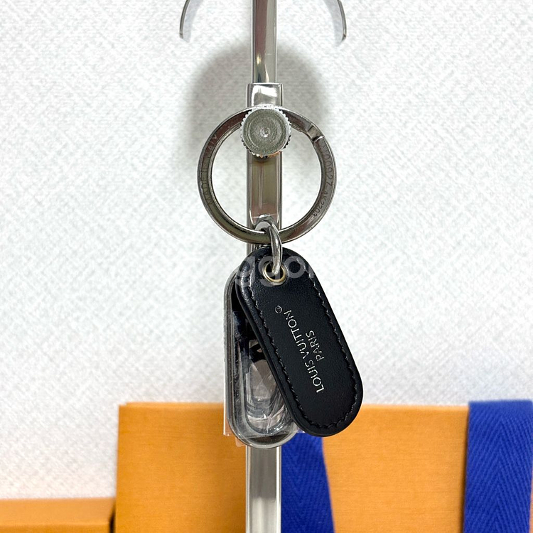 루이비통 LV 패디드 서클 백 키링--4