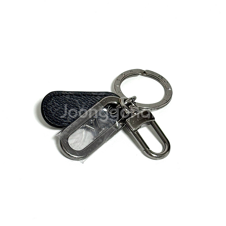 루이비통 LV 패디드 서클 백 키링--5