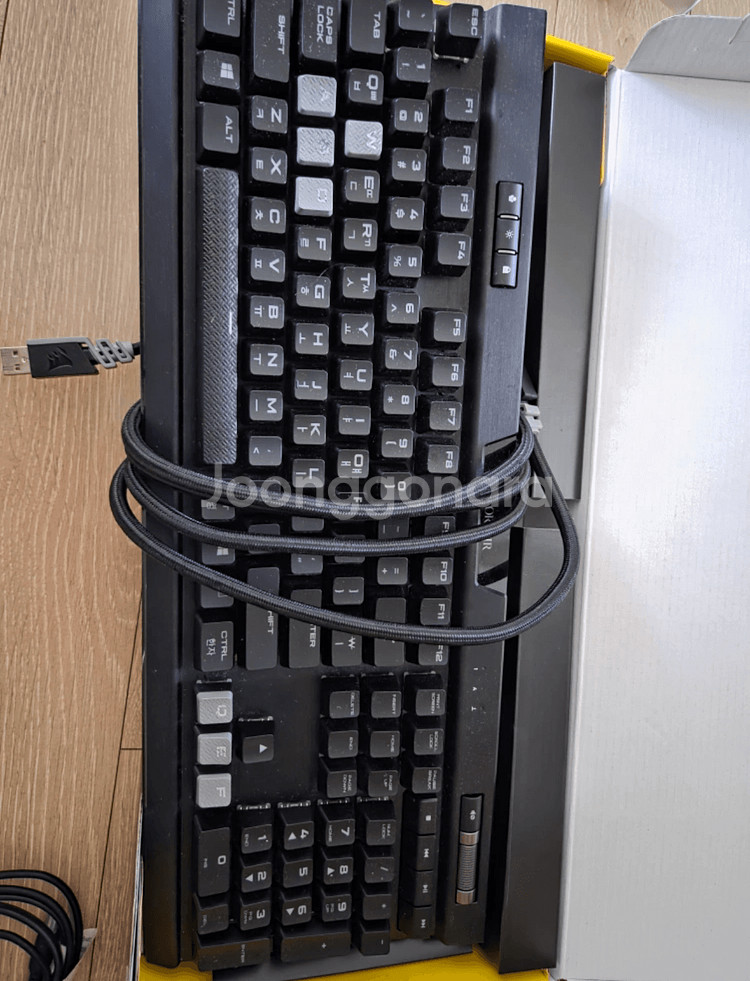 커세어 K70 RGB MK.2 적축 키보드--0