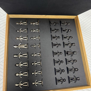 움브라 체스 세트 Umbra chess set