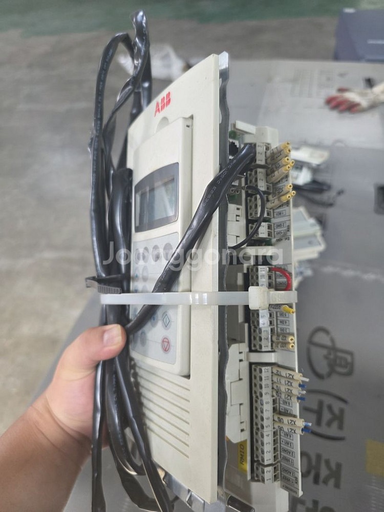 ABB 산업용 대형 인버터 ACS800-04M-0320--9