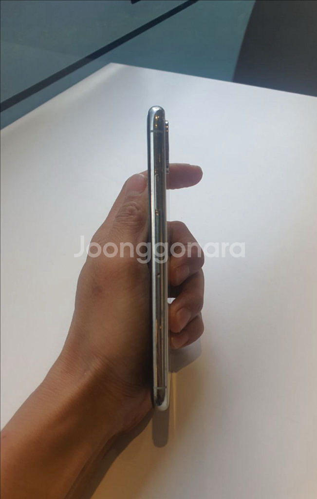아이폰xs 실버 256gb a급 팝니다.--3