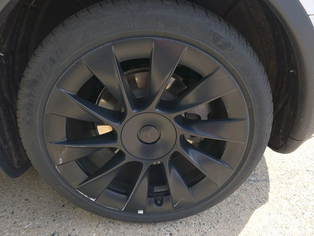 모델 Y 20인치 인덕션 휠 교환--1