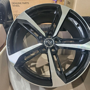 아우디 RS7 st 20인치휠