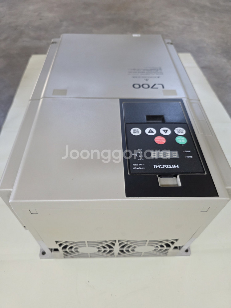 히타치 인버터 L700-300HFF 2대--2