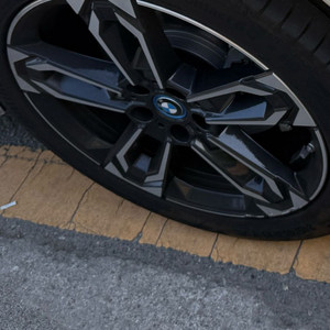 BMW IX1 차량 휠 한짝
