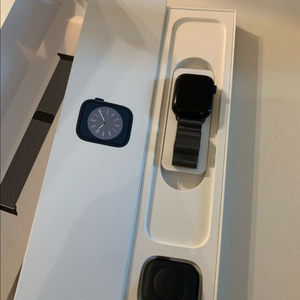 애플워치8 41mm 미드나이트 (거의 새상품)