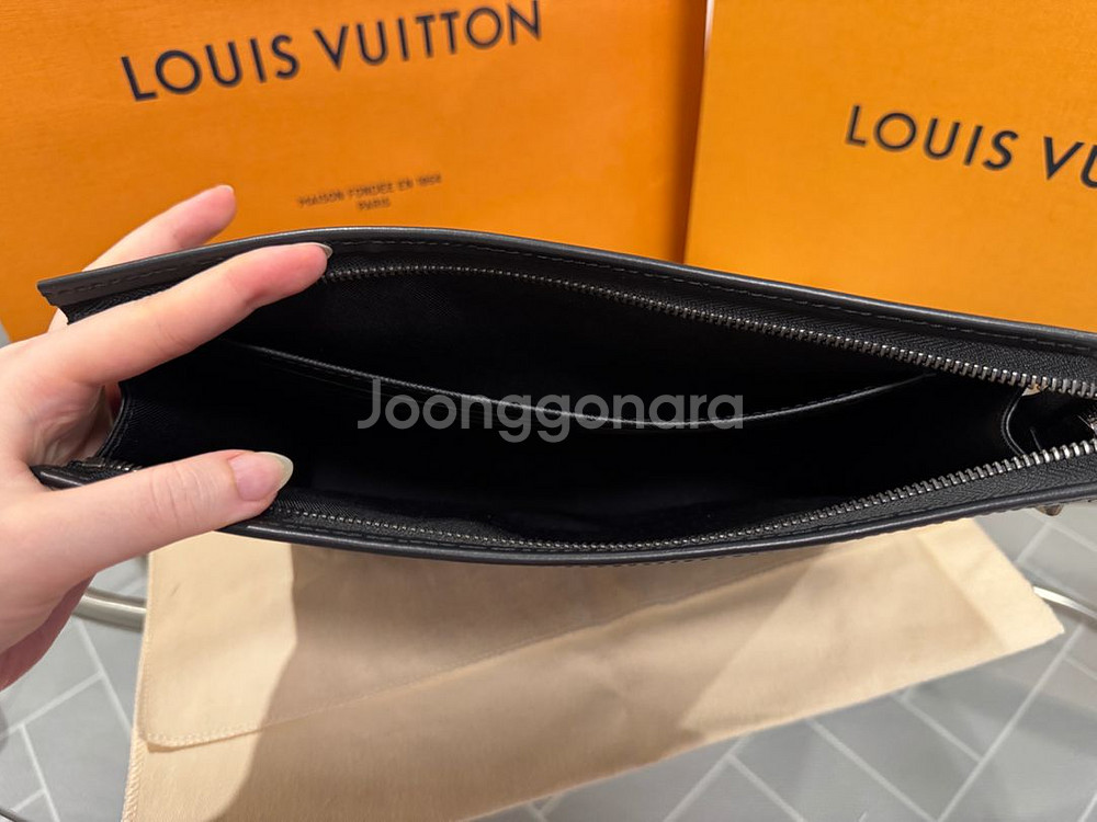 루이비통 모노그램 이클립스 리버스 보야주 클러치백--6