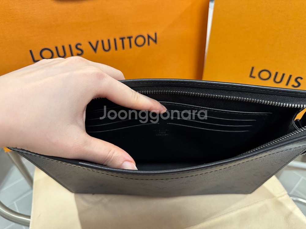 루이비통 모노그램 이클립스 리버스 보야주 클러치백--5