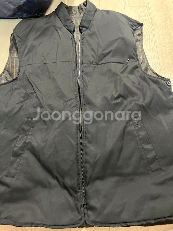 입생로랑 리버시블 내피 패딩 조끼--2