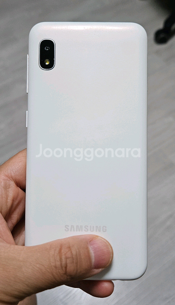 갤럭시 A10e 화이트 32GB 자급제폰 팝니다.--1