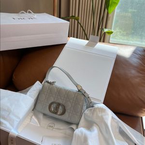 디올 카로- Dior Caro