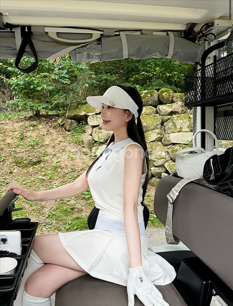 버뮤다그래스 배색 니트 베스트 화이트 새상품--0