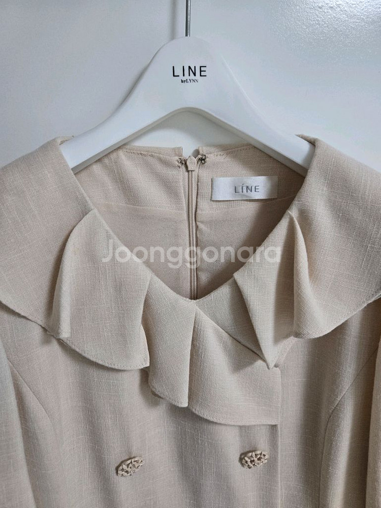 LINE 라인 러플 포인트 더블버튼 원피스--5