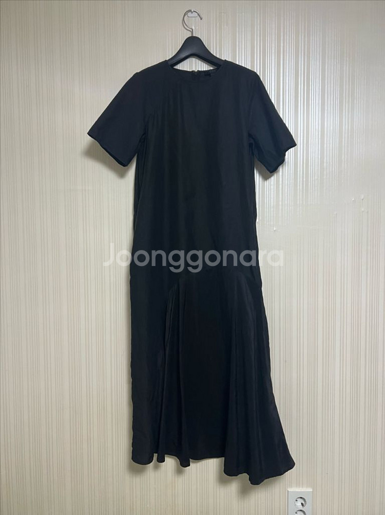 COS 블랙 플레어 원피스--0