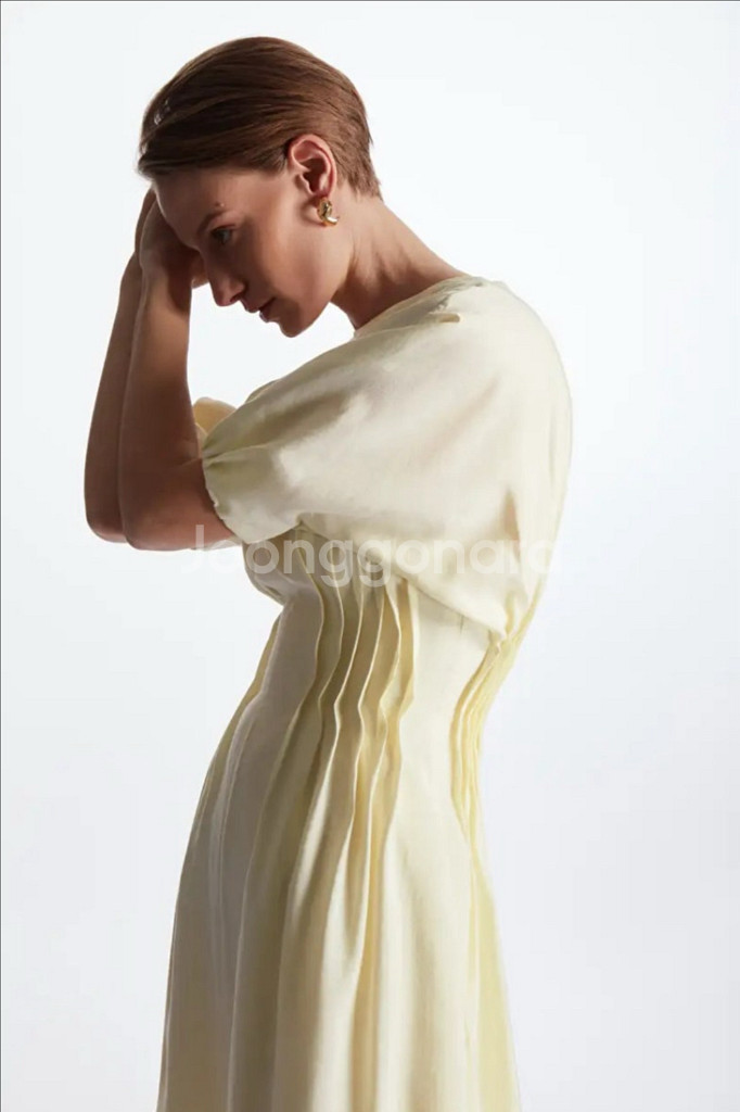 COS 개더드 미디 원피스 EUR 34--1