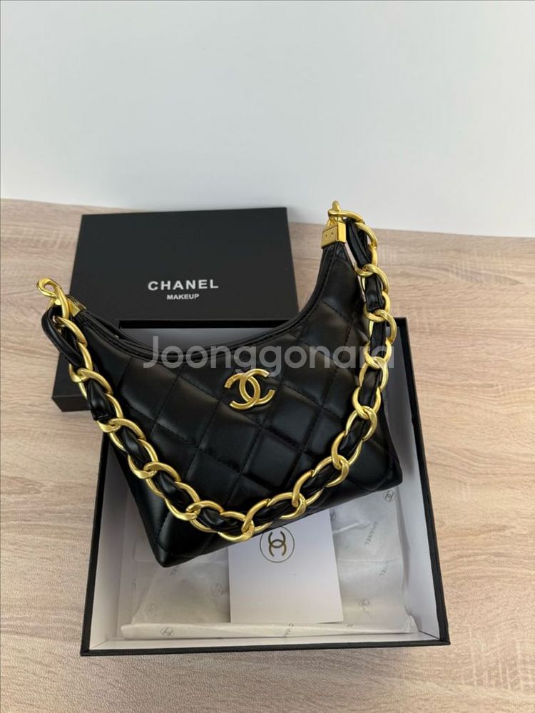 <새상품> 샤넬 뷰티 메이크업라인 호보가방--0
