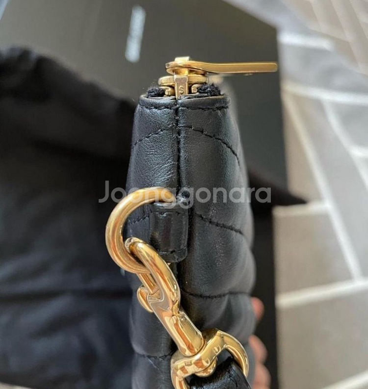 정품)생로랑 마틀라세 뉴미듐 클러치백--4