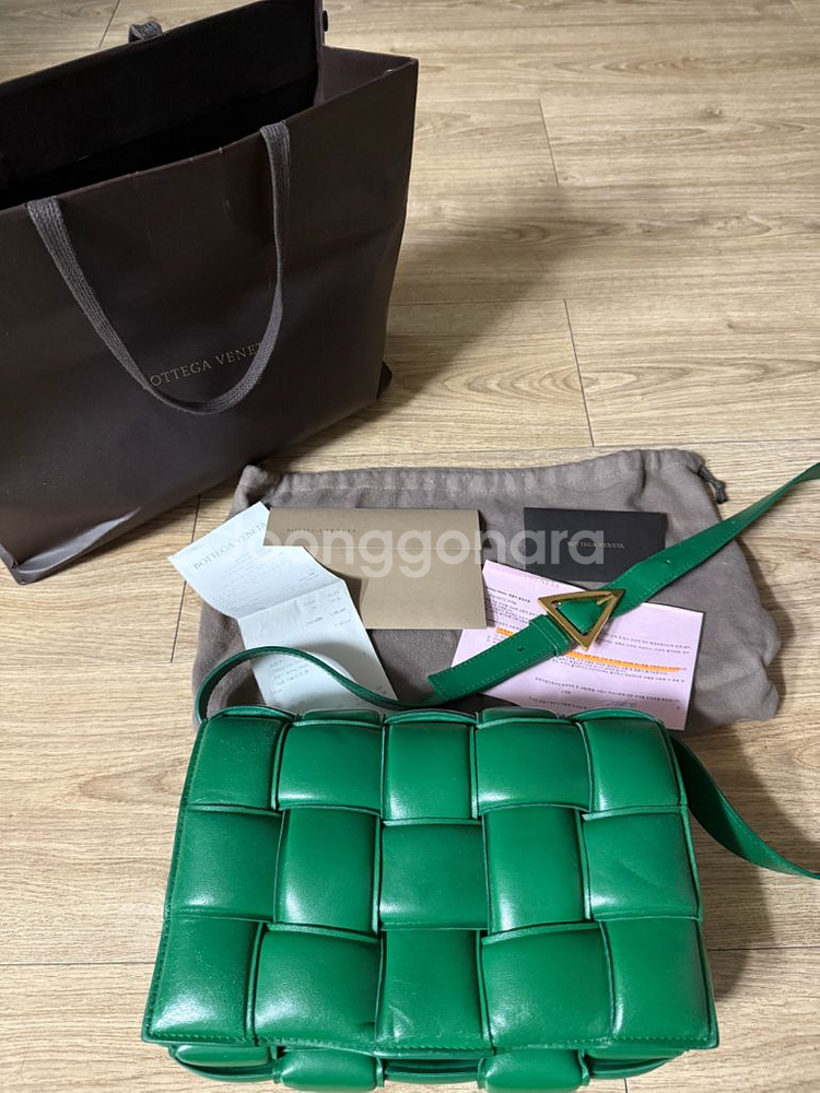 보테가베네타 패딩 카세트백--0