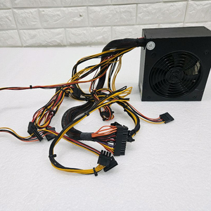 컴퓨터 파워 600W 입니다