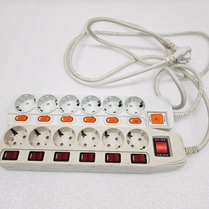 전기 멀티탭 6구 2개 입니다